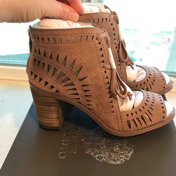 Vince Camuto tarita suede sandal - Picture 2 of 6